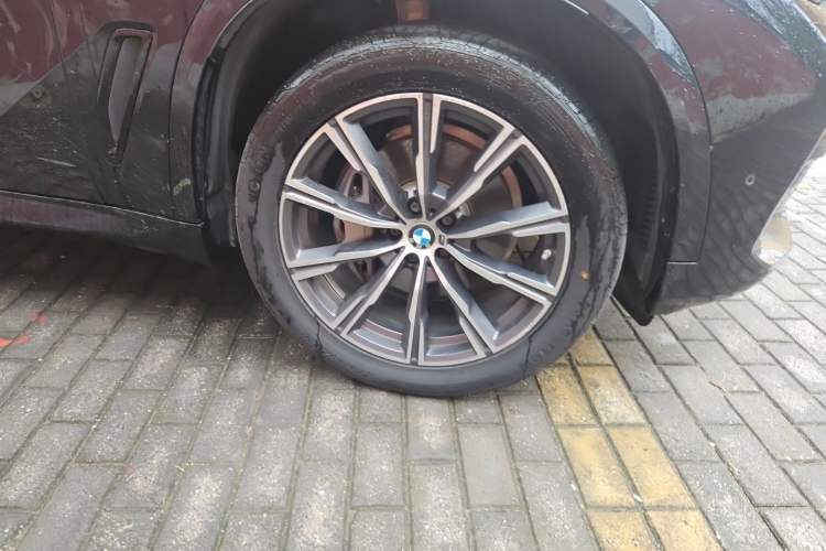 Used BMW X5 2020 xDrive40i M Sport Package Right Front Wheel Hub