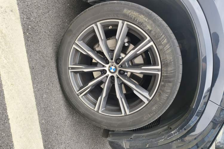 Used BMW X5 2020 xDrive30i M Sport Package Right Front Wheel Hub