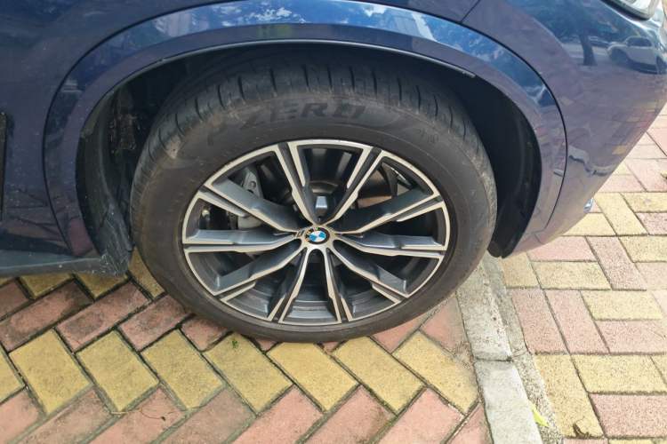 Used BMW X5 2020 xDrive40i M Sport Package Right Front Wheel Hub