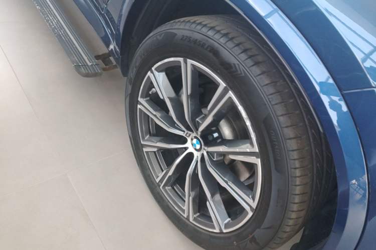 Used BMW X5 2020 xDrive30i M Sport Package Right Front Wheel Hub