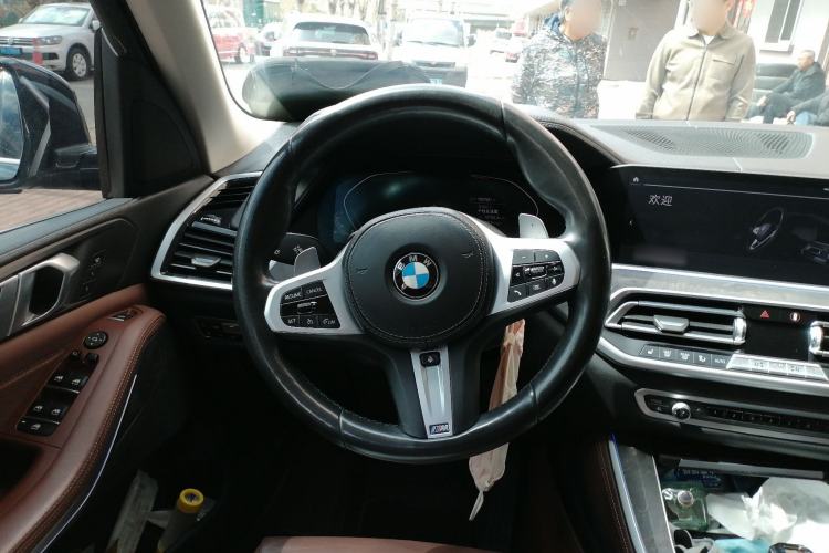 Used BMW X5 2020 xDrive40i Luxury Model with M Sport Package Steering Wheel