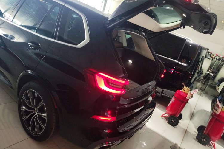 Used BMW X5 2020 xDrive40i M Sport Package Trunk