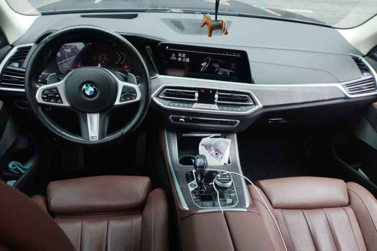 Used BMW X5 2020 xDrive40i Luxury Model with M Sport Package Center Console