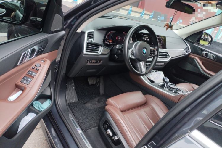 Used BMW X5 2020 xDrive40i Luxury Model with M Sport Package Driver Seat