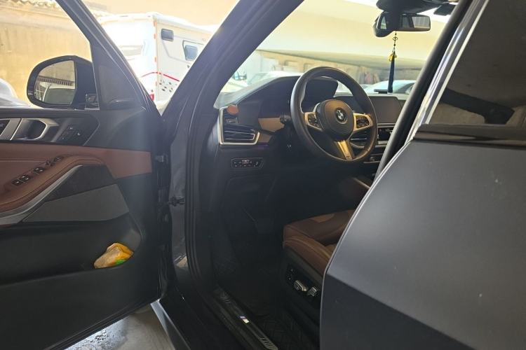 Used BMW X5 2020 xDrive40i Luxury Model with M Sport Package Driver Seat