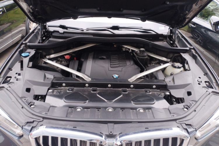 Used BMW X5 2020 xDrive40i Luxury Model with M Sport Package Engine Bay