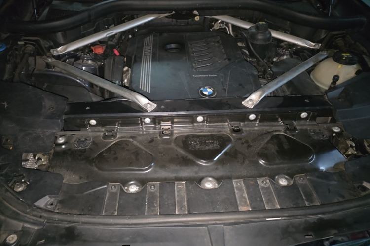 Used BMW X5 2020 xDrive40i Luxury Model with M Sport Package Engine Bay