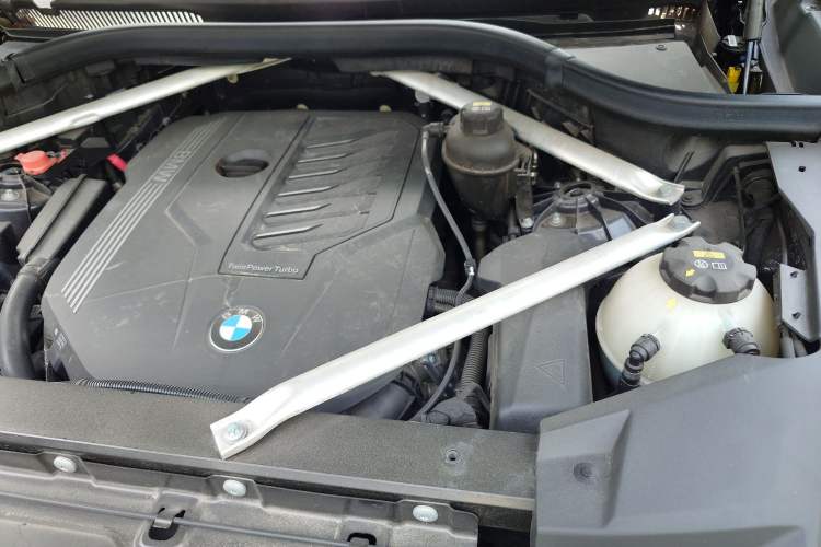 Used BMW X5 2020 xDrive40i M Sport Package Engine Bay Left