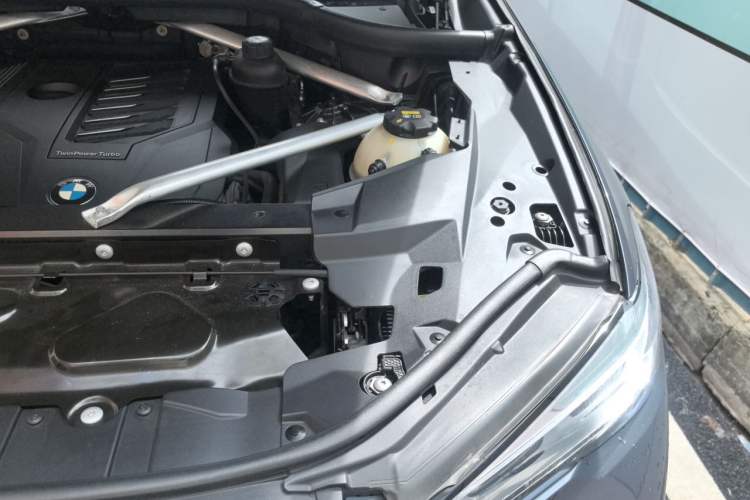 Used BMW X5 2020 xDrive40i M Sport Package Engine Bay Left