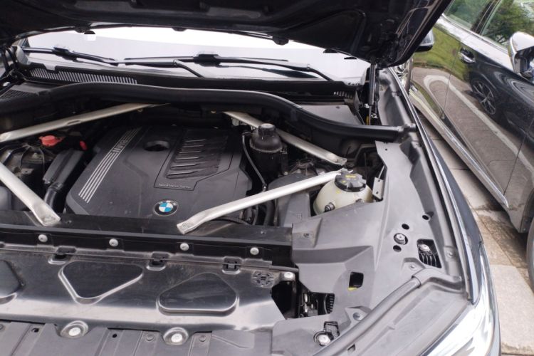 Used BMW X5 2020 xDrive40i Luxury Model with M Sport Package Engine Bay Left