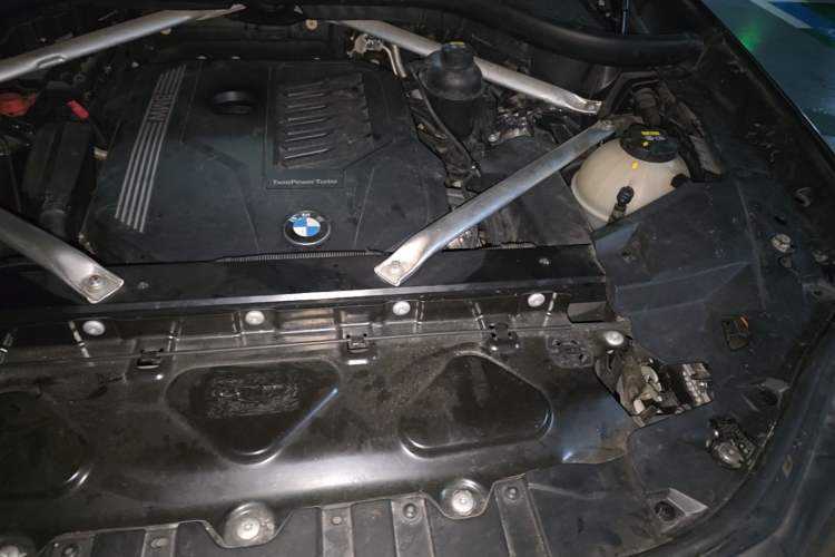 Used BMW X5 2020 xDrive40i Luxury Model with M Sport Package Engine Bay Left