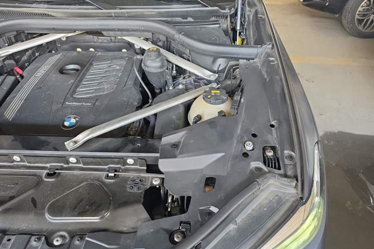 Used BMW X5 2020 xDrive40i Luxury Model with M Sport Package Engine Bay Left