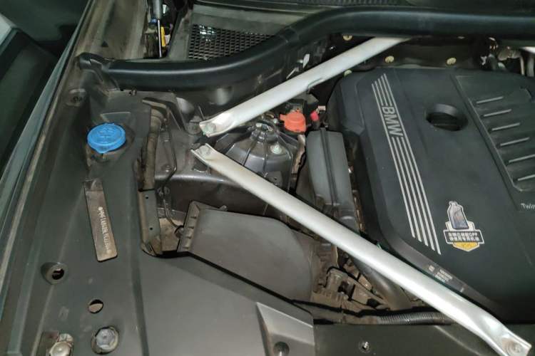 Used BMW X5 2020 xDrive40i M Sport Package Engine Bay Right