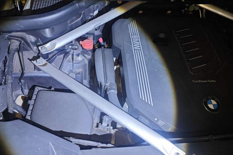 Used BMW X5 2020 xDrive40i M Sport Package Engine Bay Right