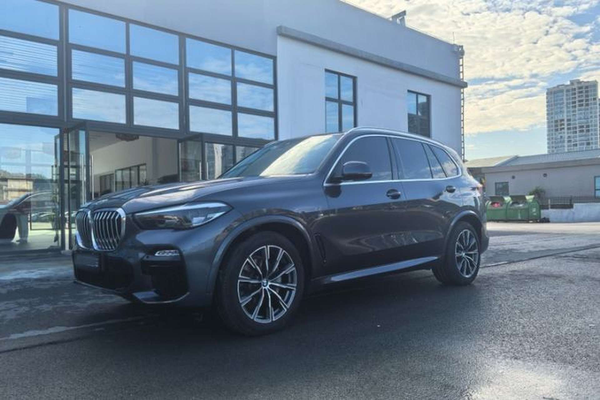 Used BMW X5 2020 xDrive30i M Sport Package Front Left 45 Deg
