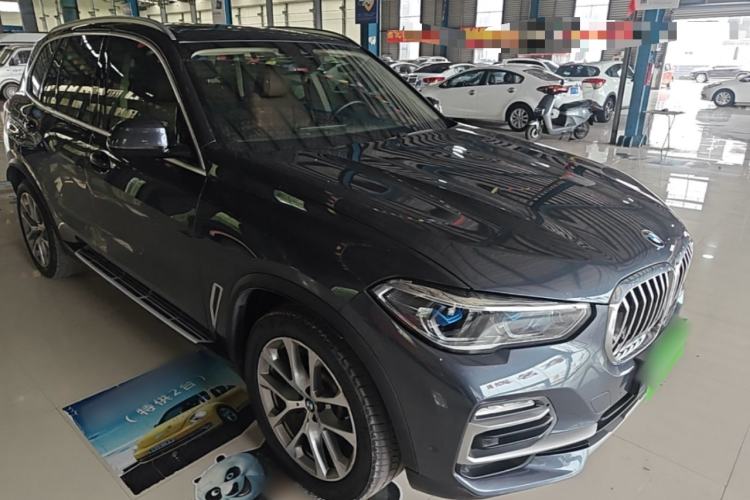 Used BMW X5 2020 xDrive30i X Design Package Front Right 45 Deg