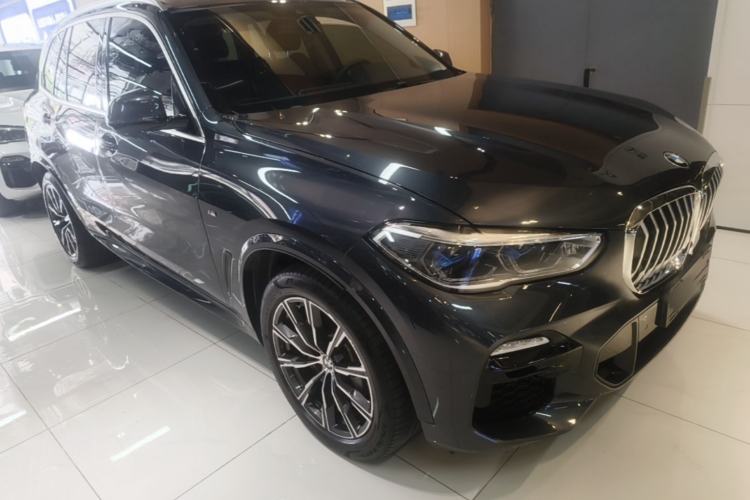 Used BMW X5 2020 xDrive40i M Sport Package Front Right 45 Deg