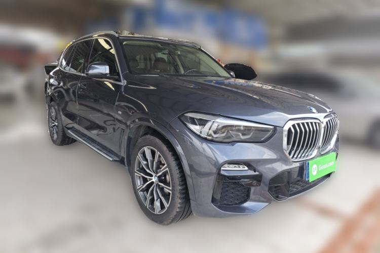 Used BMW X5 2020 xDrive30i M Sport Package Front Right 45 Deg