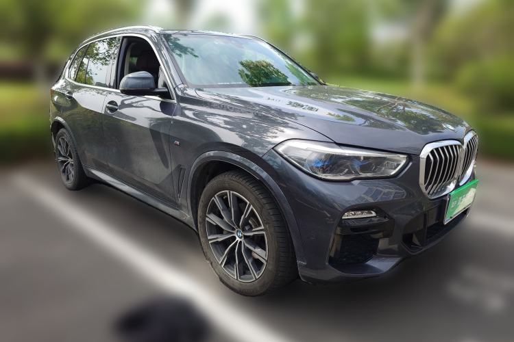 Used BMW X5 2020 xDrive40i M Sport Package Front Right 45 Deg