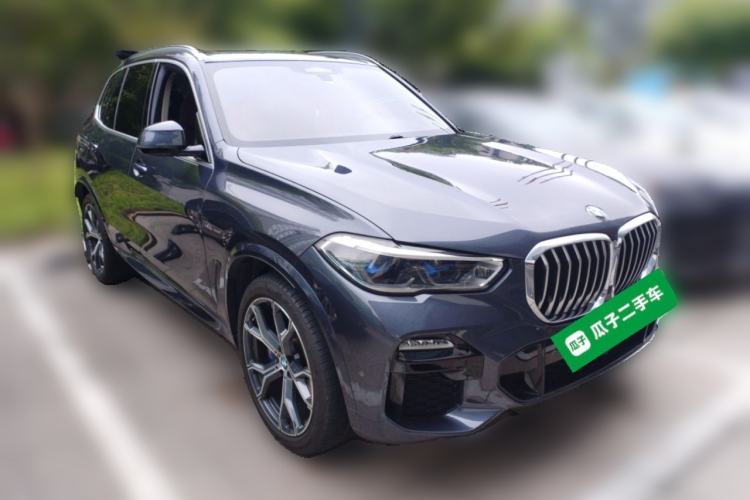 Used BMW X5 2020 xDrive40i Luxury Model with M Sport Package Front Right 45 Deg