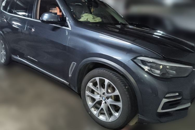 Used BMW X5 2020 xDrive30i X Design Package Front Right 45 Deg
