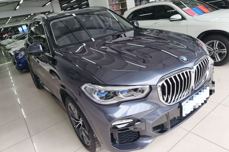 Used BMW X5 2020 xDrive40i M Sport Package Front Right 45 Deg