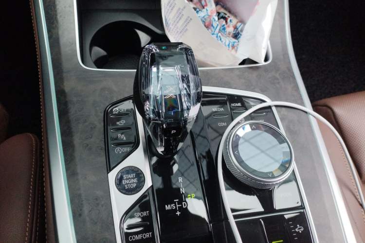 Used BMW X5 2020 xDrive40i Luxury Model with M Sport Package Gear Lever