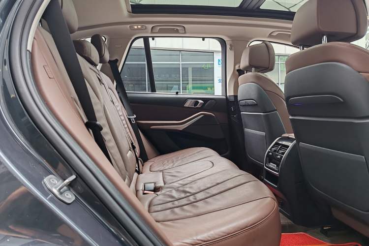 Used BMW X5 2020 xDrive40i Luxury Model with M Sport Package Interior 7