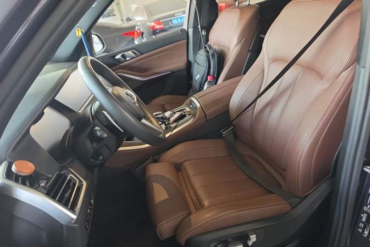 Used BMW X5 2020 xDrive40i Luxury Model with M Sport Package Left Front Seat