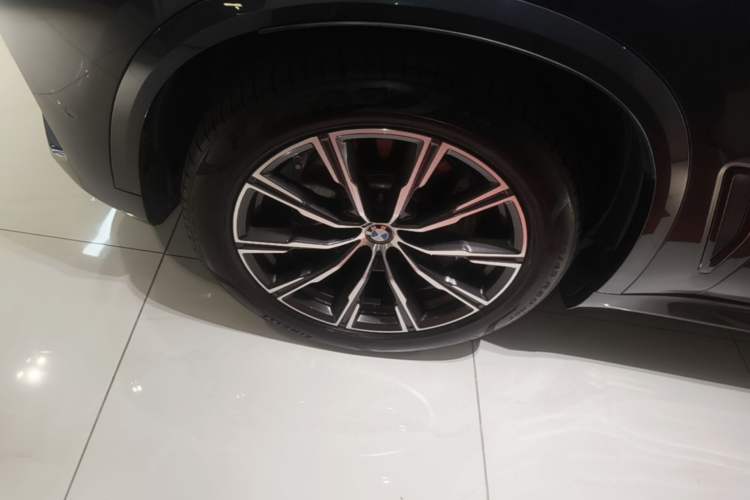 Used BMW X5 2020 xDrive40i M Sport Package Left Front Wheel Hub