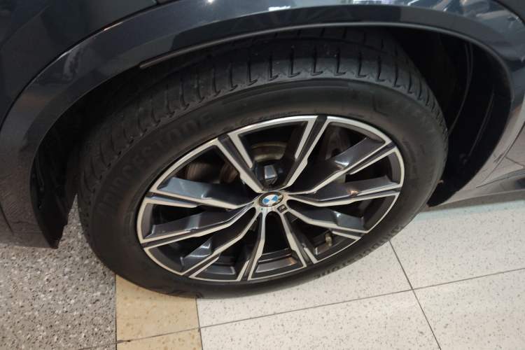 Used BMW X5 2020 xDrive40i M Sport Package Left Front Wheel Hub