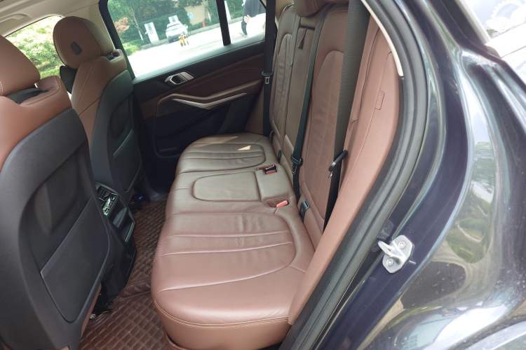 Used BMW X5 2020 xDrive40i M Sport Package Left Rear Seat
