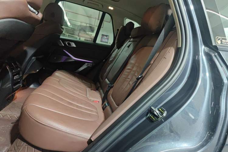 Used BMW X5 2020 xDrive40i M Sport Package Left Rear Seat