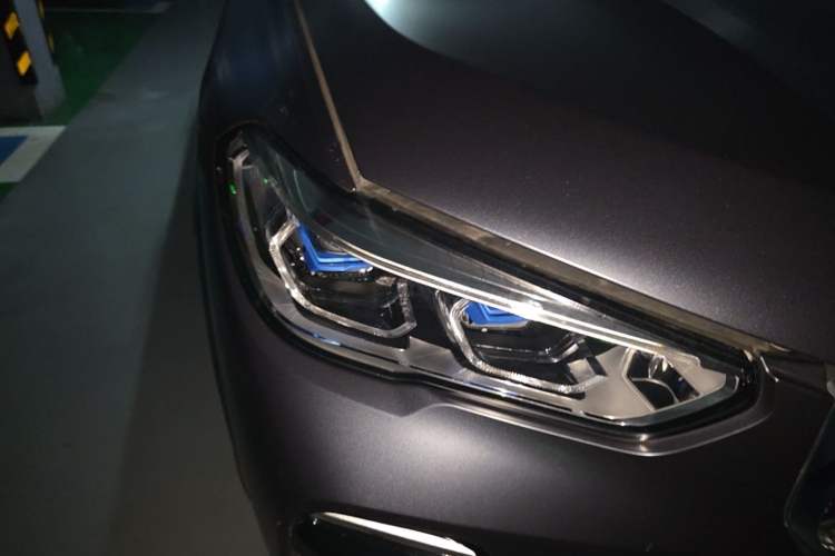 Used BMW X5 2020 xDrive40i Luxury Model with M Sport Package Right Front Headlight
