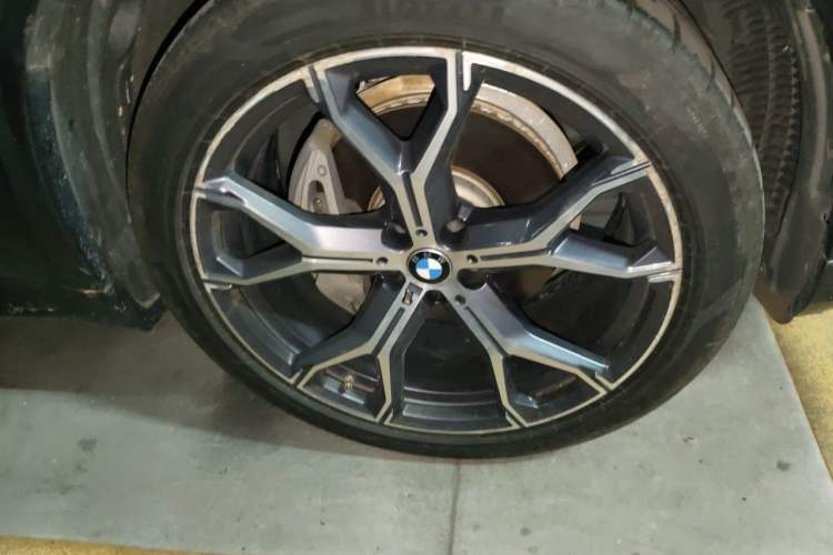 Used BMW X5 2020 xDrive40i M Sport Package Right Front Wheel Hub