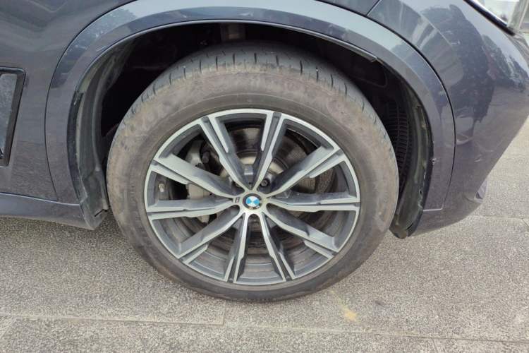 Used BMW X5 2020 xDrive30i M Sport Package Right Front Wheel Hub