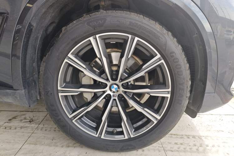 Used BMW X5 2020 xDrive30i M Sport Package Right Front Wheel Hub