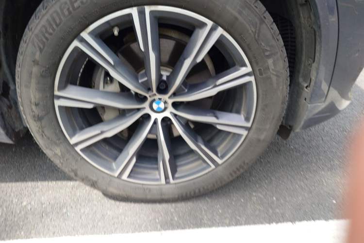 Used BMW X5 2020 xDrive40i M Sport Package Right Front Wheel Hub