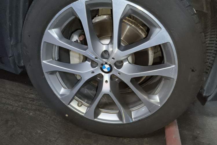 Used BMW X5 2020 xDrive30i X Design Package Right Front Wheel Hub