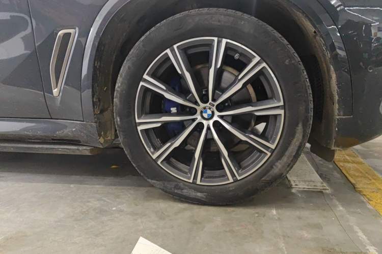 Used BMW X5 2020 xDrive40i M Sport Package Right Front Wheel Hub