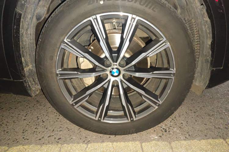 Used BMW X5 2020 xDrive30i M Sport Package Right Front Wheel Hub