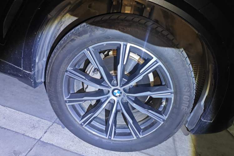 Used BMW X5 2020 xDrive40i M Sport Package Right Front Wheel Hub