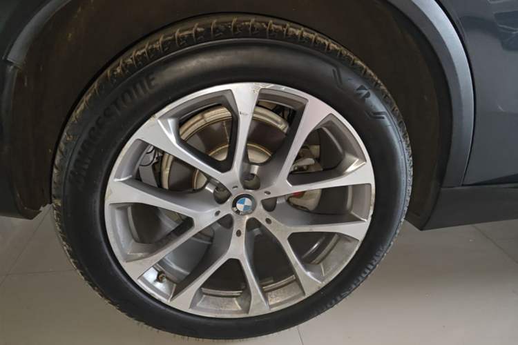 Used BMW X5 2020 xDrive30i X Design Package Right Rear Wheel Hub