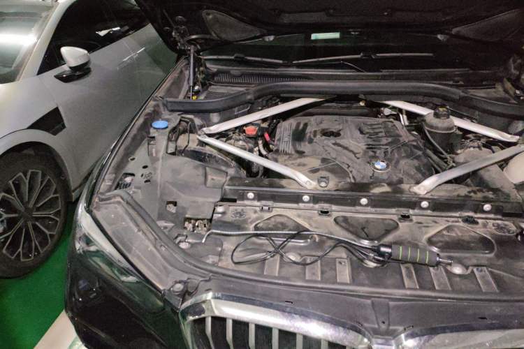 Used BMW X5 2020 xDrive30i M Sport Package Engine Bay Right