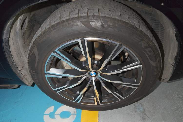 Used BMW X5 2020 xDrive30i M Sport Package Right Front Wheel Hub