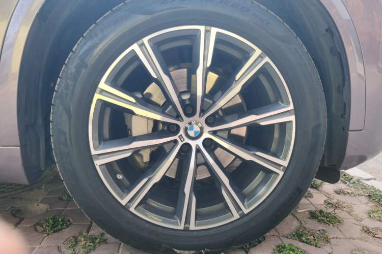 Used BMW X5 2020 xDrive30i M Sport Package Right Front Wheel Hub