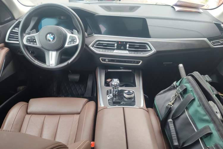 Used BMW X5 2020 xDrive40i Luxury Model with M Sport Package Center Console