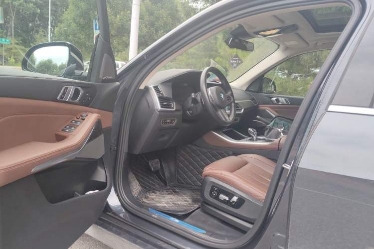 Used BMW X5 2020 xDrive40i Luxury Model with M Sport Package Driver Seat