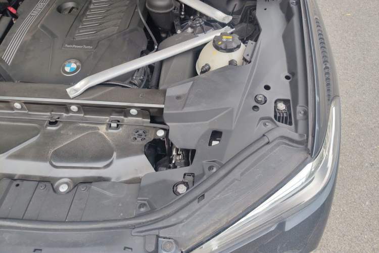 Used BMW X5 2020 xDrive40i Luxury Model with M Sport Package Engine Bay Left