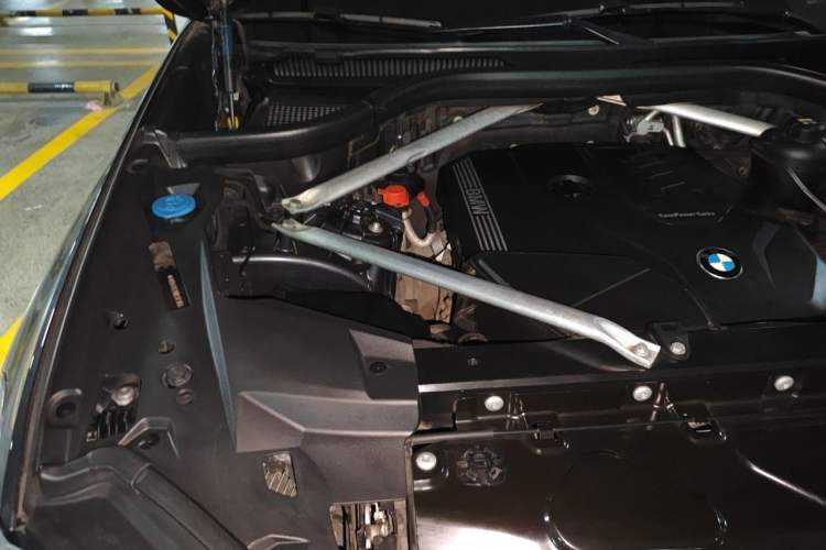 Used BMW X5 2020 xDrive30i M Sport Package Engine Bay Right